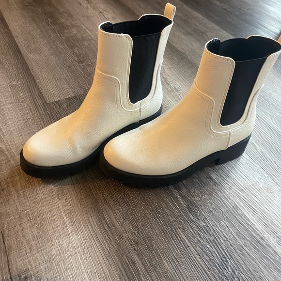 Old Navy boots - Picture 1 of 6